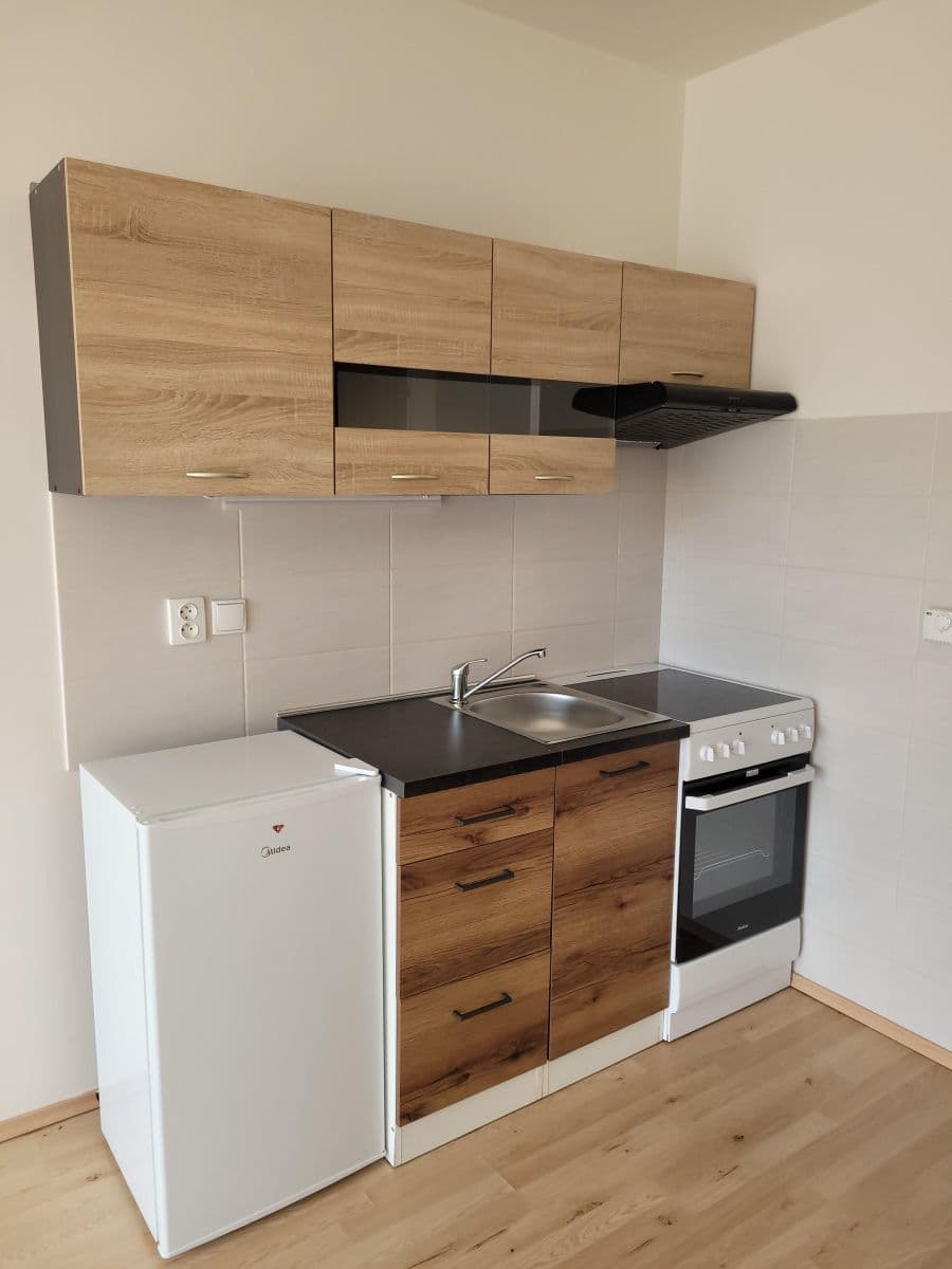 Prenájom bytu 1-izbový 24 m², Škvorec, Středočeský kraj Prenájom bytu 1-izbový 24 m², Škvorec, Středočeský kraj