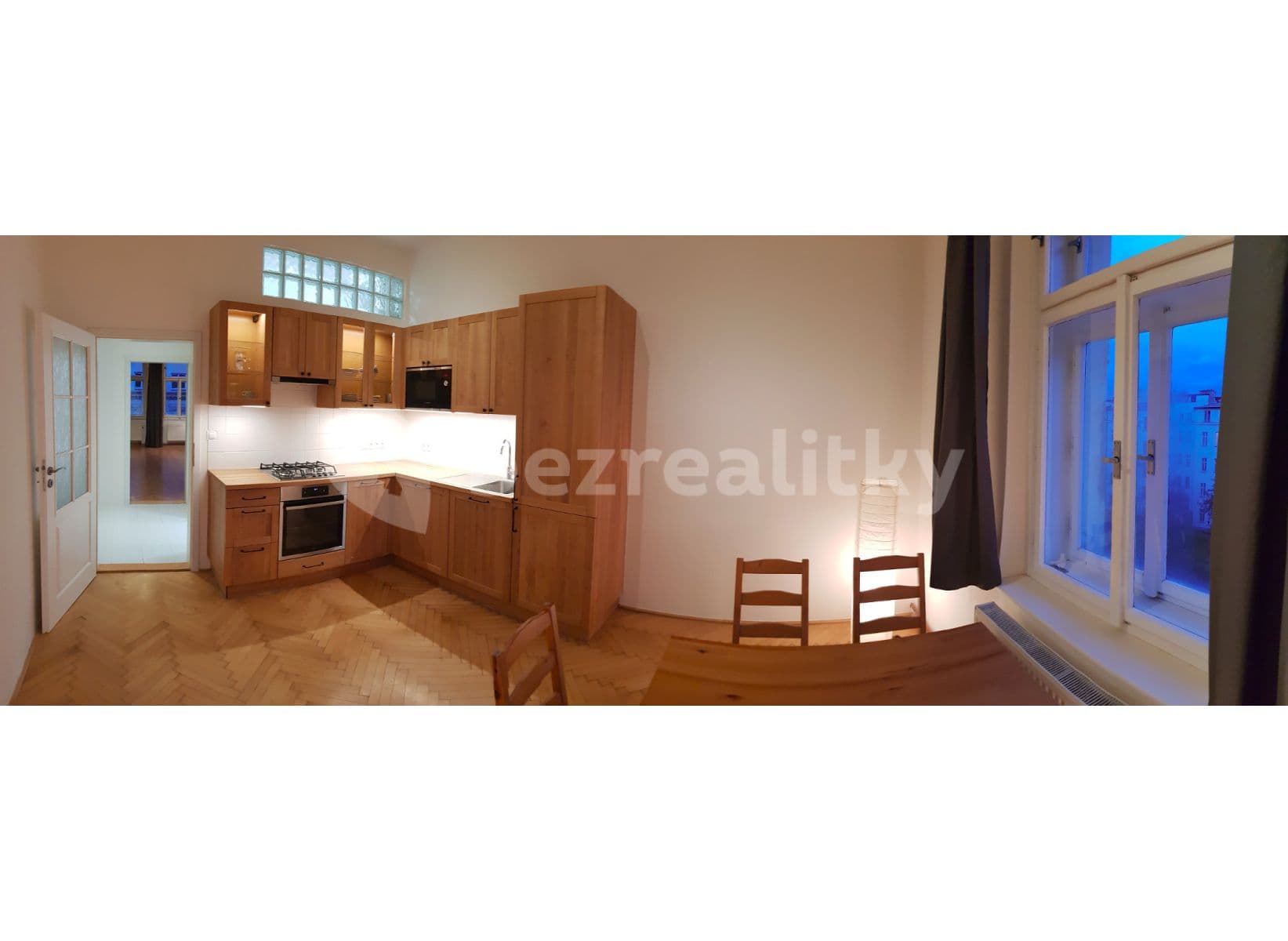 Prenájom bytu 4-izbový 96 m², Korunní, Praha, Praha