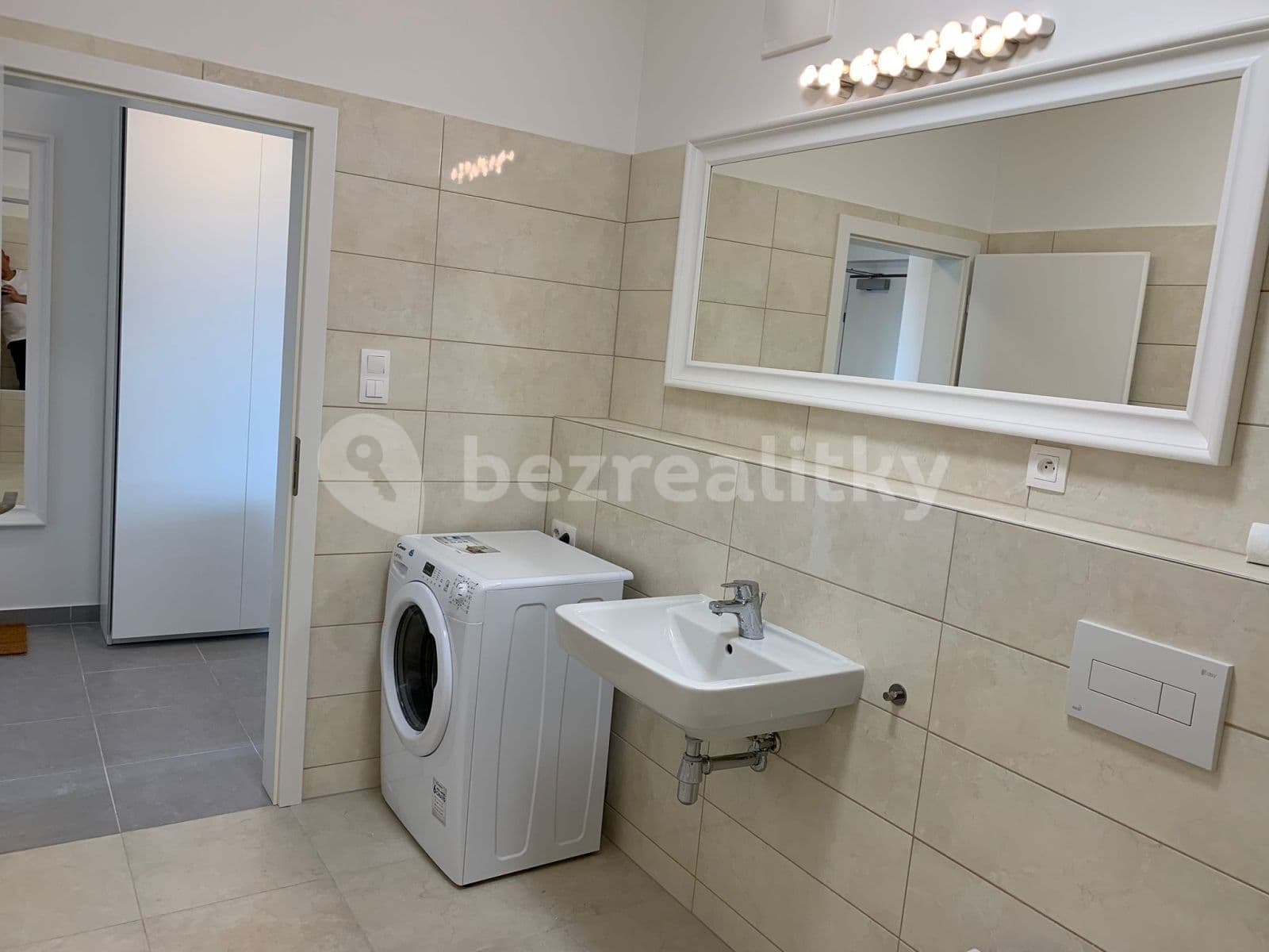 Prenájom bytu 2-izbový 54 m², Zlochova, Praha, Praha Prenájom bytu 2-izbový 54 m², Zlochova, Praha, Praha