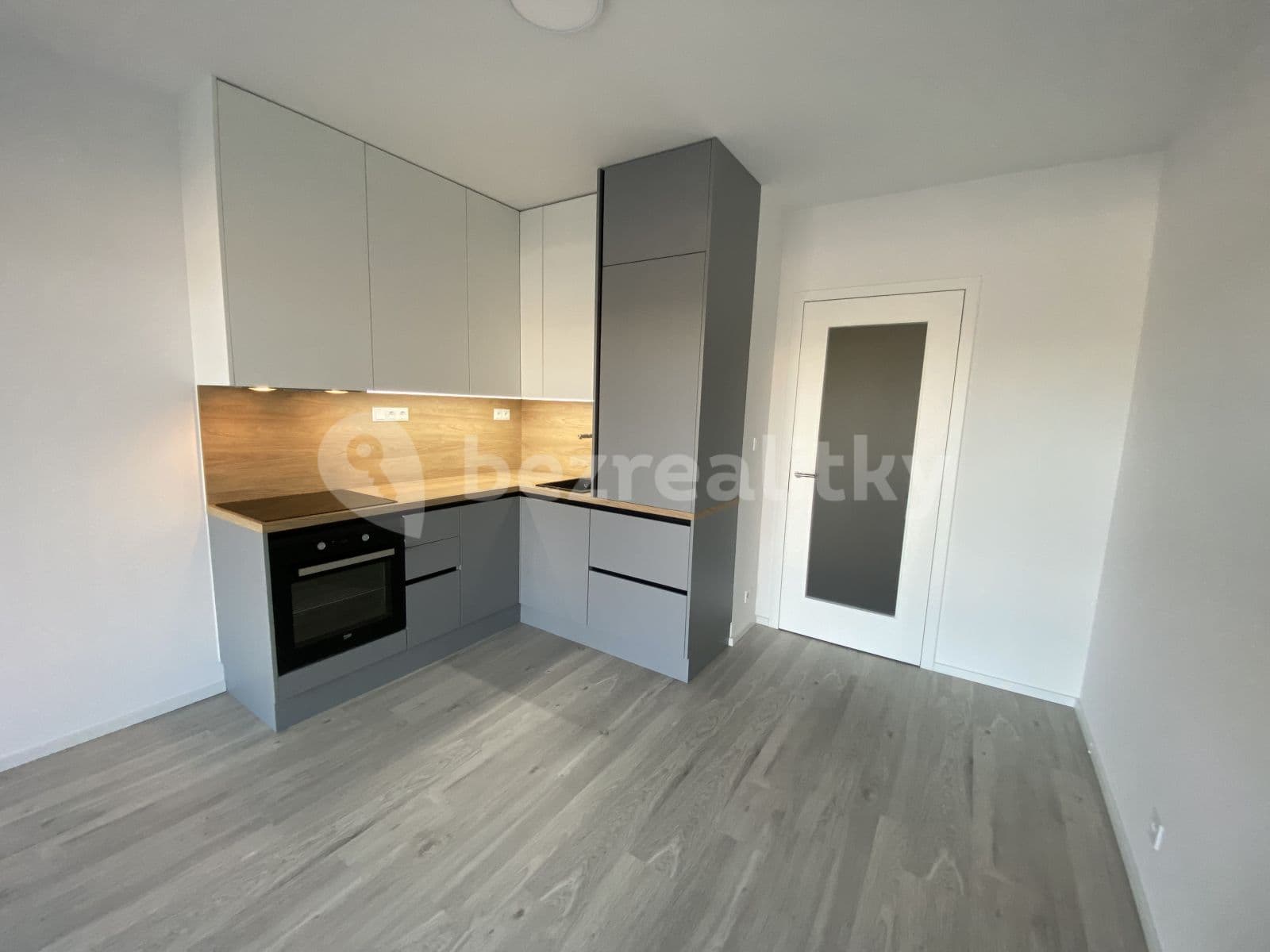 Prenájom bytu 1-izbový 33 m², Střední, Brno, Jihomoravský kraj Prenájom bytu 1-izbový 33 m², Střední, Brno, Jihomoravský kraj