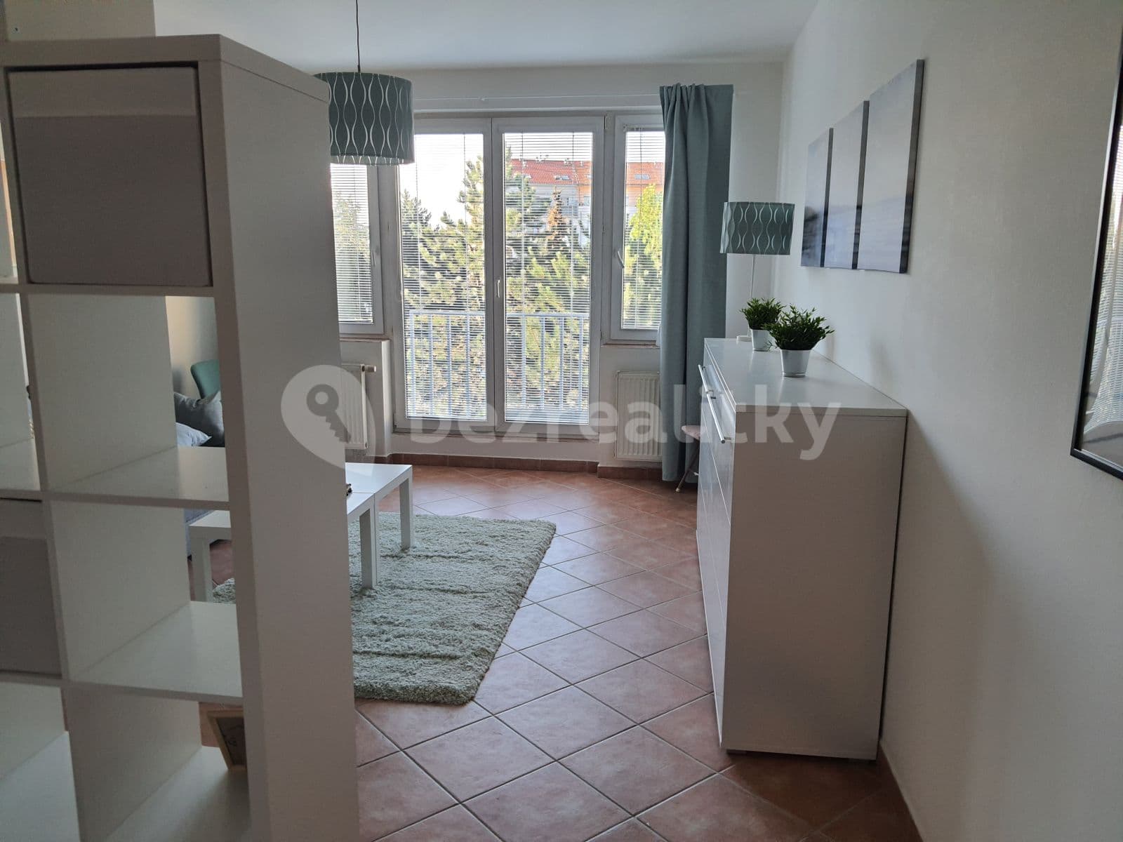 Prenájom bytu 1-izbový 38 m², Suchdolské náměstí, Praha, Praha Prenájom bytu 1-izbový 38 m², Suchdolské náměstí, Praha, Praha