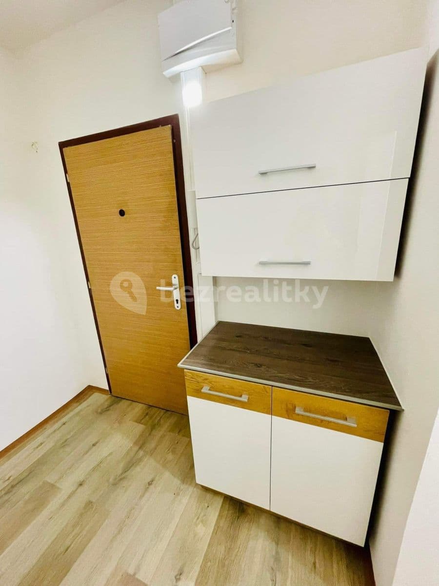 Prenájom bytu 1-izbový 36 m², Spartakiádní, Ústí nad Labem, Ústecký kraj Prenájom bytu 1-izbový 36 m², Spartakiádní, Ústí nad Labem, Ústecký kraj