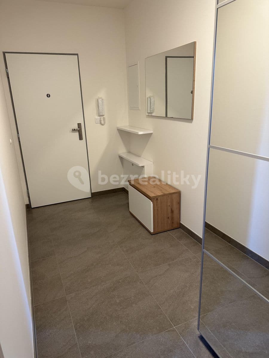 Prenájom bytu 1-izbový 38 m², Praha, Praha Prenájom bytu 1-izbový 38 m², Praha, Praha