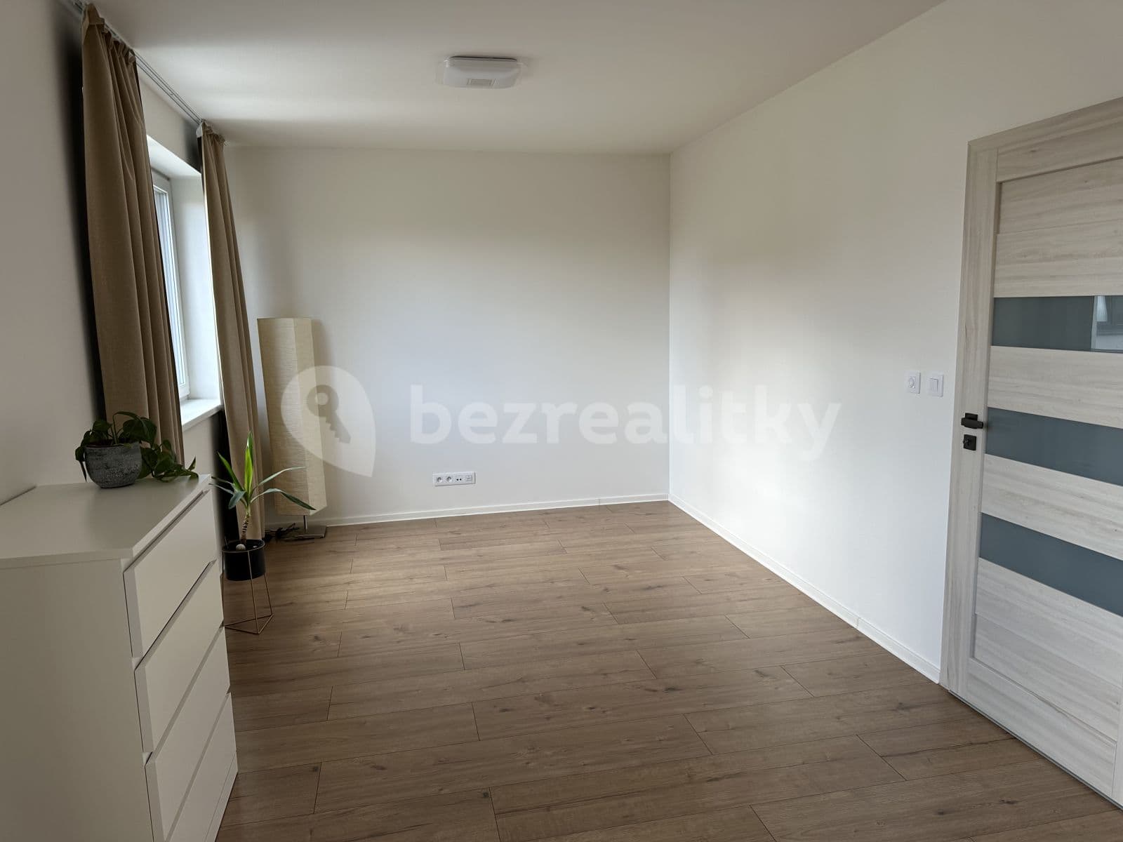 Prenájom bytu 1-izbový 38 m², Praha, Praha Prenájom bytu 1-izbový 38 m², Praha, Praha