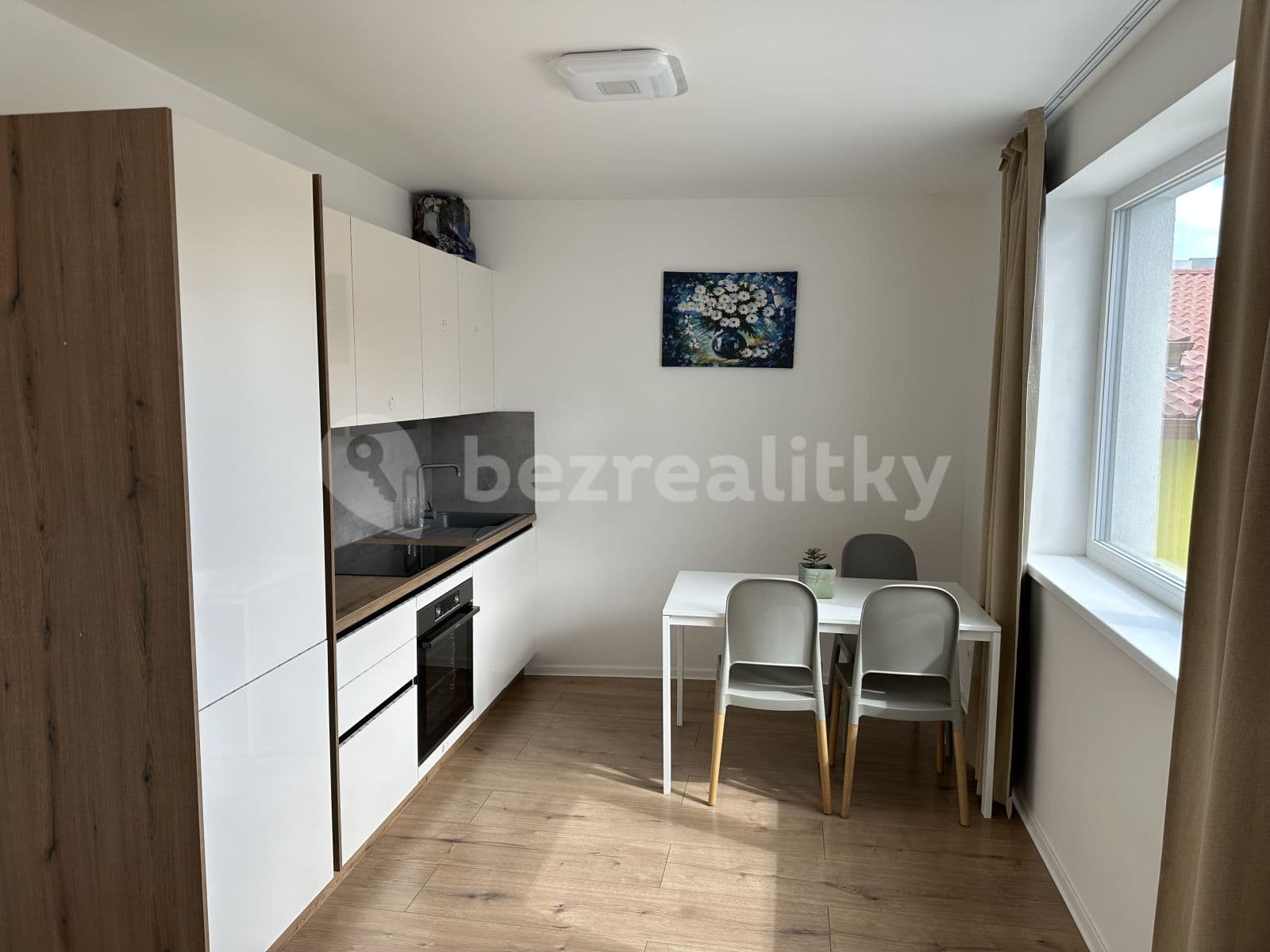 Prenájom bytu 1-izbový 38 m², Praha, Praha Prenájom bytu 1-izbový 38 m², Praha, Praha