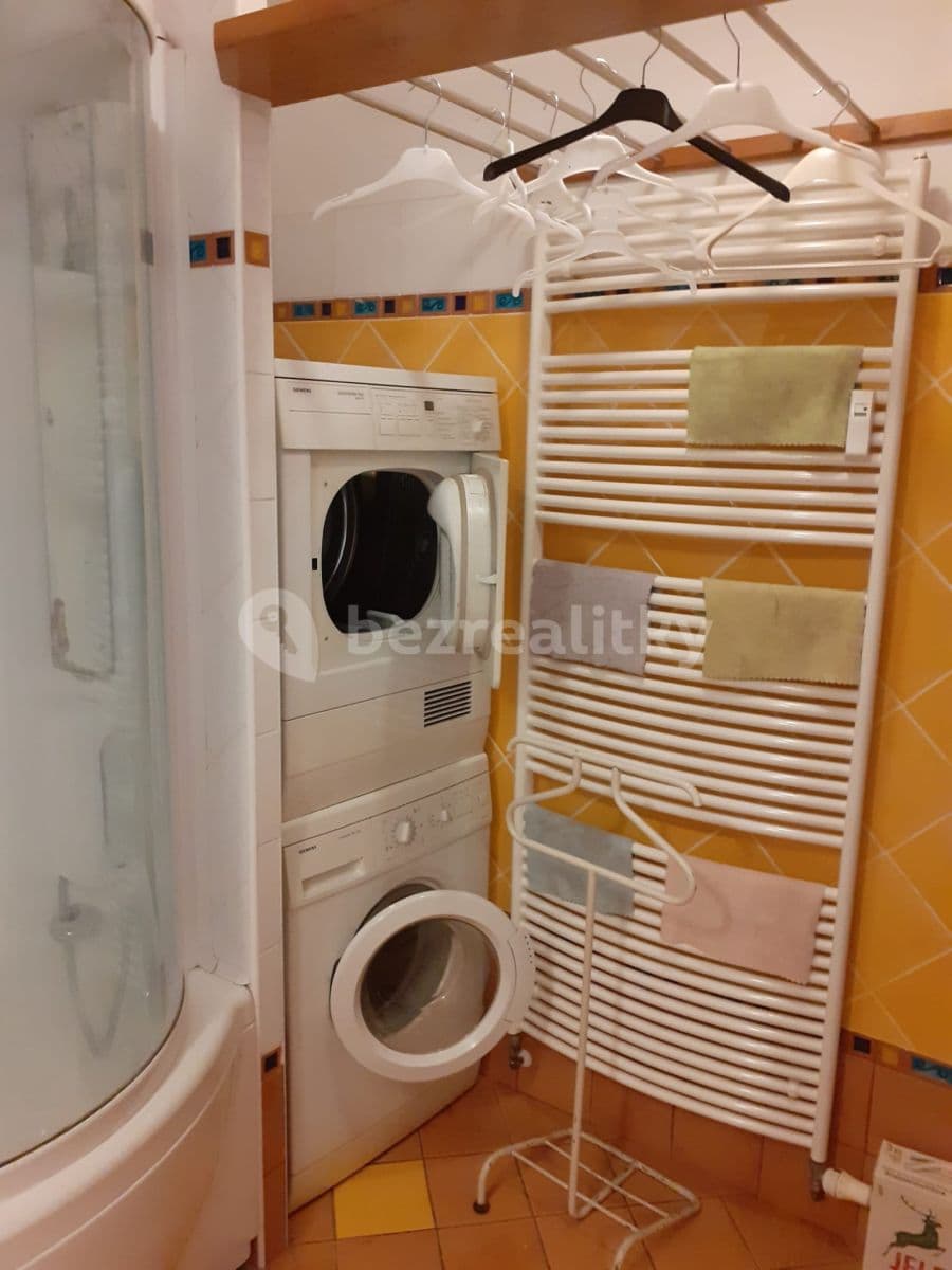 Prenájom bytu 5-izbový 160 m², 28. pluku, Praha, Praha Prenájom bytu 5-izbový 160 m², 28. pluku, Praha, Praha