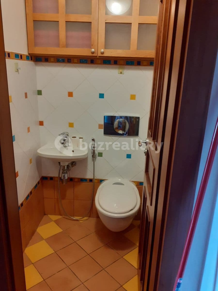 Prenájom bytu 5-izbový 160 m², 28. pluku, Praha, Praha Prenájom bytu 5-izbový 160 m², 28. pluku, Praha, Praha