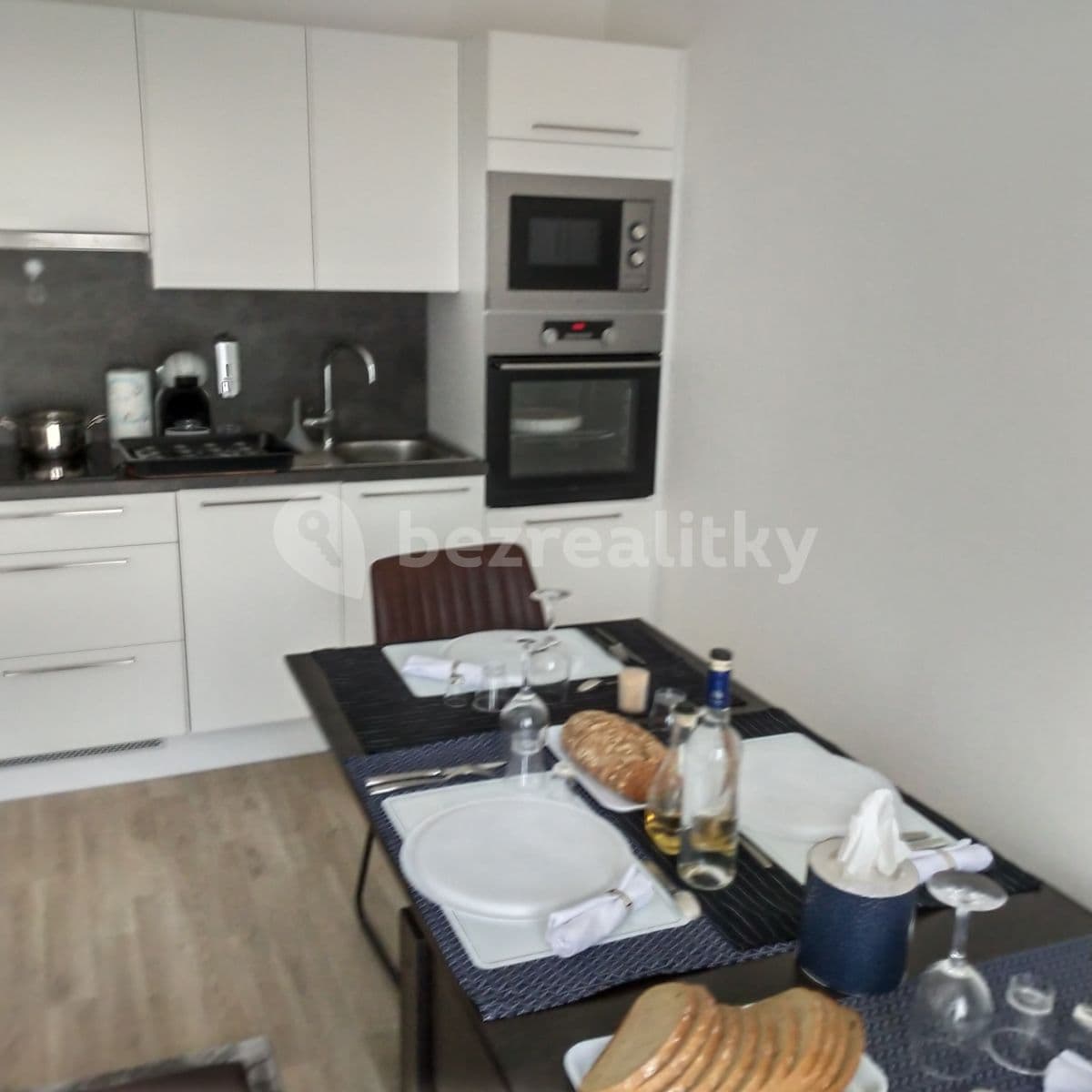 Prenájom bytu 1-izbový 48 m², Novovysočanská, Praha, Praha Prenájom bytu 1-izbový 48 m², Novovysočanská, Praha, Praha
