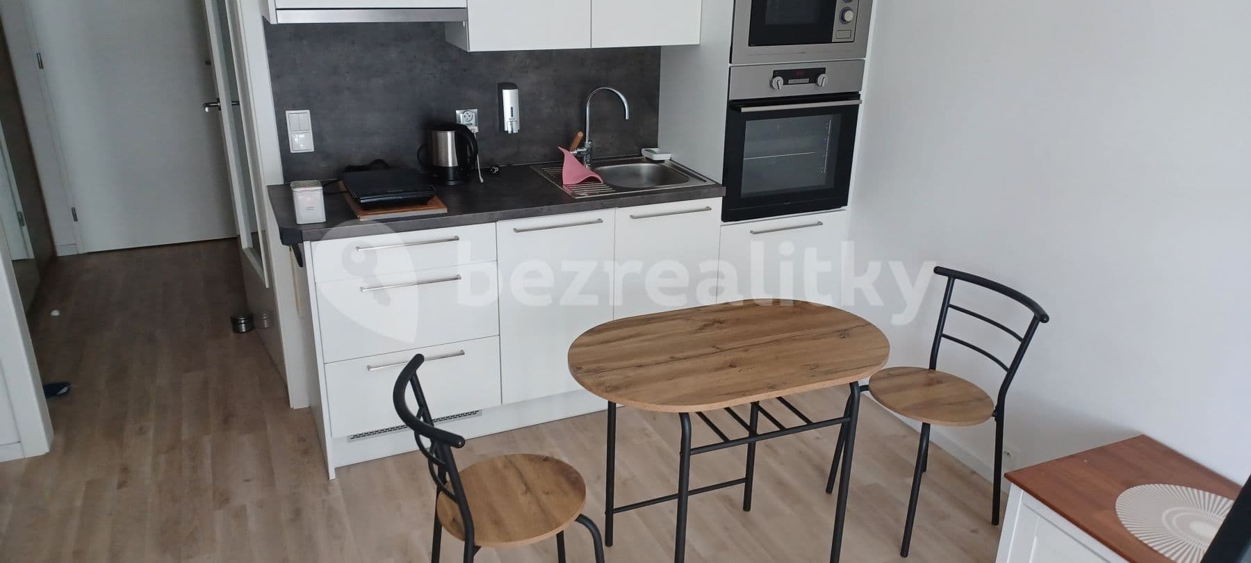 Prenájom bytu 1-izbový 48 m², Novovysočanská, Praha, Praha Prenájom bytu 1-izbový 48 m², Novovysočanská, Praha, Praha