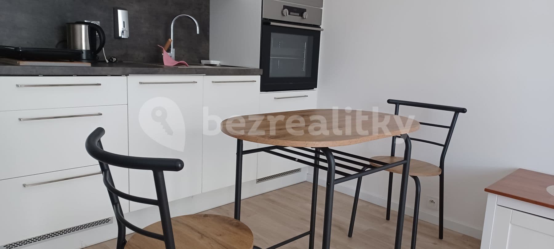 Prenájom bytu 1-izbový 48 m², Novovysočanská, Praha, Praha Prenájom bytu 1-izbový 48 m², Novovysočanská, Praha, Praha