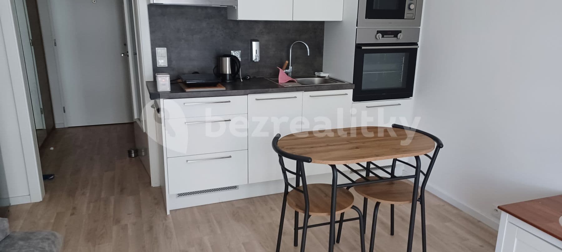 Prenájom bytu 1-izbový 48 m², Novovysočanská, Praha, Praha Prenájom bytu 1-izbový 48 m², Novovysočanská, Praha, Praha