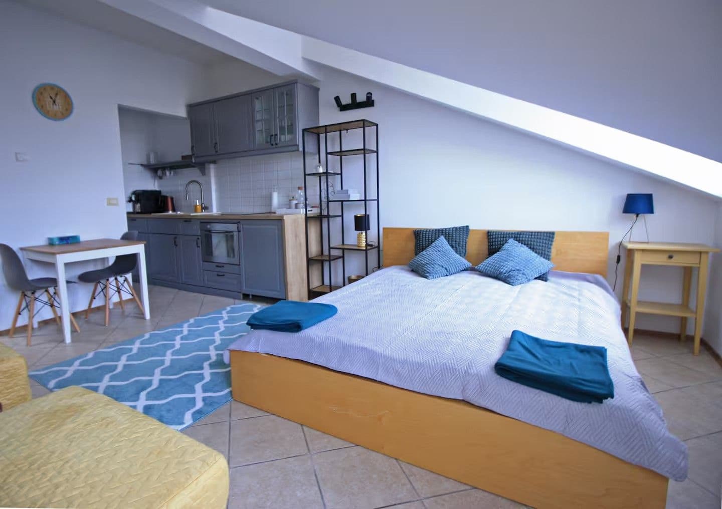 Prenájom bytu 1-izbový 30 m², Jeronýmova, Praha, Praha Prenájom bytu 1-izbový 30 m², Jeronýmova, Praha, Praha