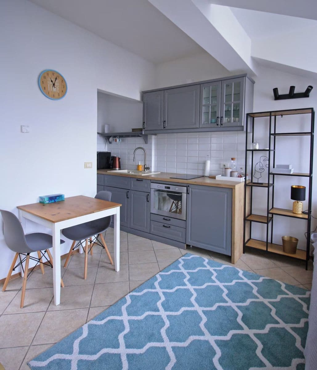 Prenájom bytu 1-izbový 30 m², Jeronýmova, Praha, Praha Prenájom bytu 1-izbový 30 m², Jeronýmova, Praha, Praha