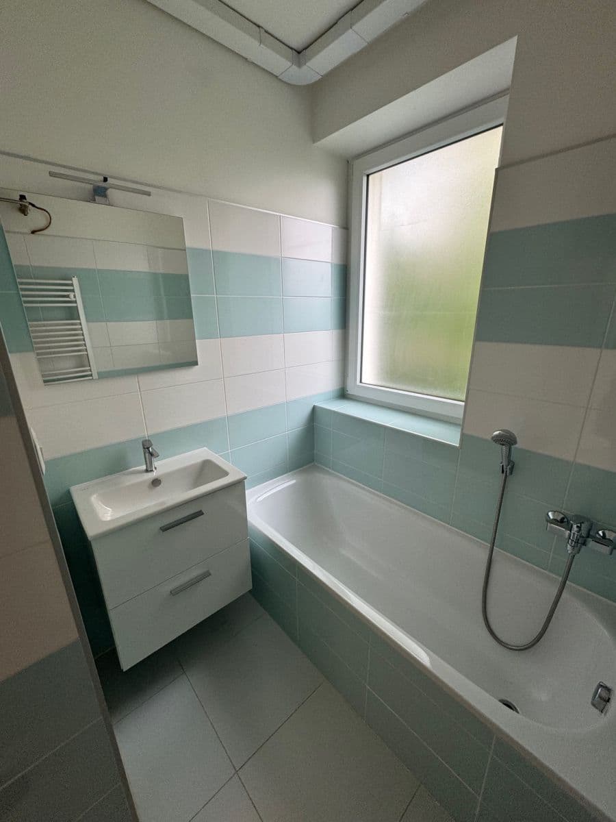 Prenájom bytu 3-izbový 58 m², Tálínská, Praha, Praha Prenájom bytu 3-izbový 58 m², Tálínská, Praha, Praha