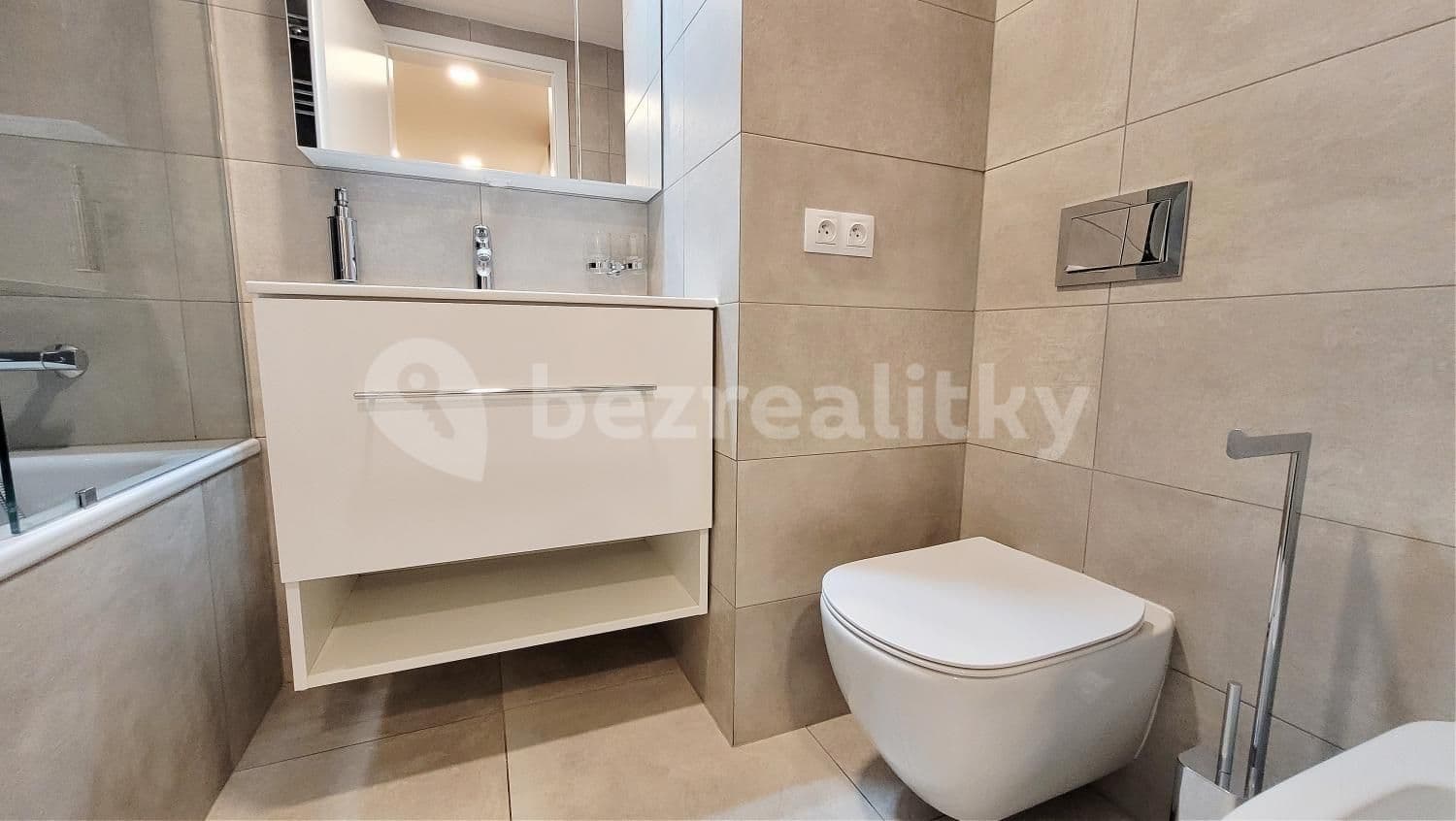 Prenájom bytu 3-izbový 69 m², Mukařovského, Praha, Praha Prenájom bytu 3-izbový 69 m², Mukařovského, Praha, Praha