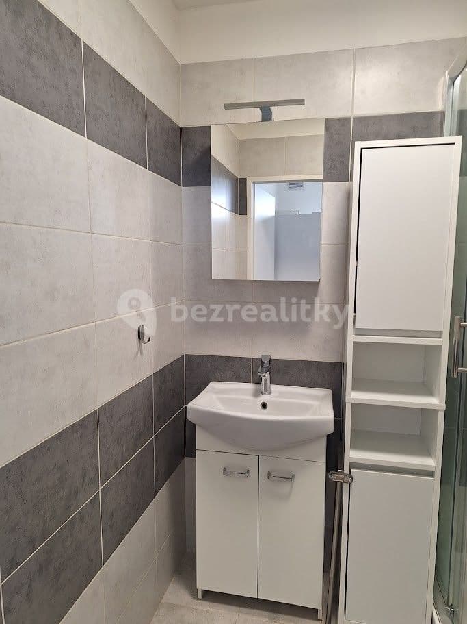 Prenájom bytu 1-izbový 55 m², Komenského náměstí, Říčany, Středočeský kraj Prenájom bytu 1-izbový 55 m², Komenského náměstí, Říčany, Středočeský kraj