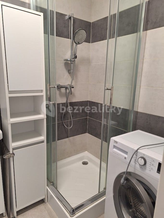 Prenájom bytu 1-izbový 55 m², Komenského náměstí, Říčany, Středočeský kraj Prenájom bytu 1-izbový 55 m², Komenského náměstí, Říčany, Středočeský kraj