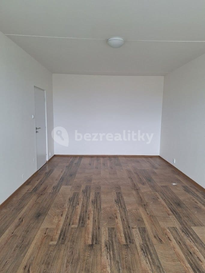 Prenájom bytu 1-izbový 55 m², Komenského náměstí, Říčany, Středočeský kraj Prenájom bytu 1-izbový 55 m², Komenského náměstí, Říčany, Středočeský kraj