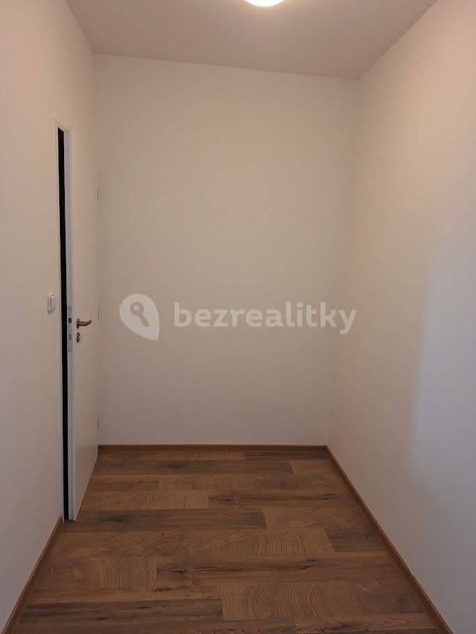 Prenájom bytu 1-izbový 55 m², Komenského náměstí, Říčany, Středočeský kraj Prenájom bytu 1-izbový 55 m², Komenského náměstí, Říčany, Středočeský kraj