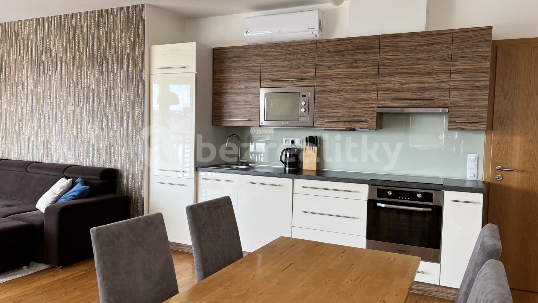 Prenájom bytu 3-izbový 102 m², Mokropeská, Černošice, Středočeský kraj Prenájom bytu 3-izbový 102 m², Mokropeská, Černošice, Středočeský kraj