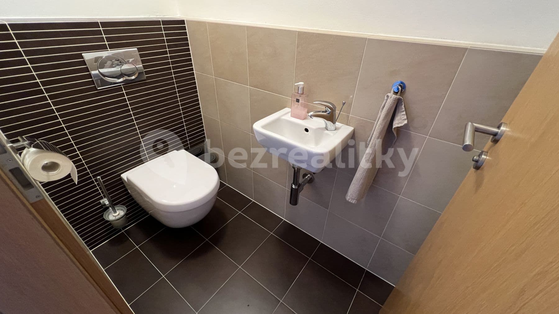 Prenájom bytu 3-izbový 102 m², Mokropeská, Černošice, Středočeský kraj Prenájom bytu 3-izbový 102 m², Mokropeská, Černošice, Středočeský kraj