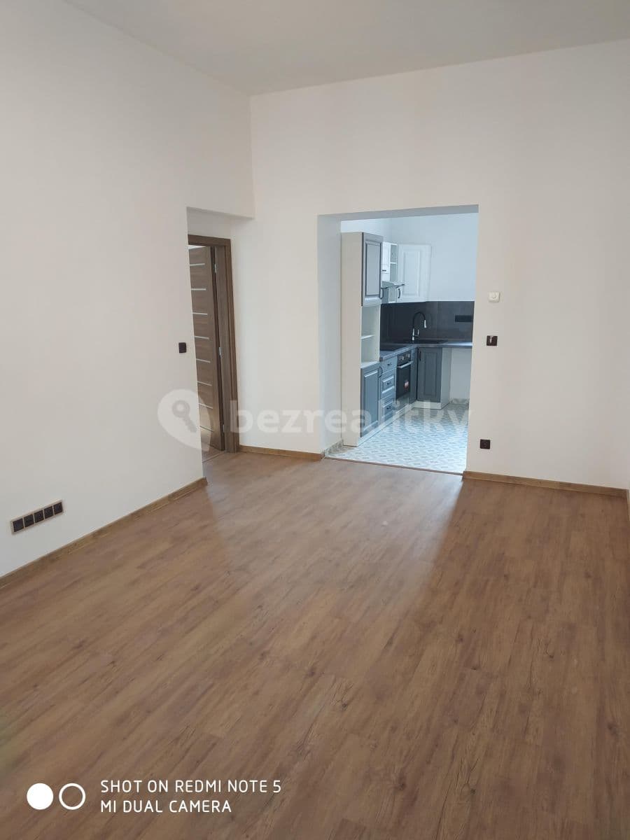 Prenájom bytu 4-izbový 100 m², Nádražní, Sedlčany, Středočeský kraj Prenájom bytu 4-izbový 100 m², Nádražní, Sedlčany, Středočeský kraj