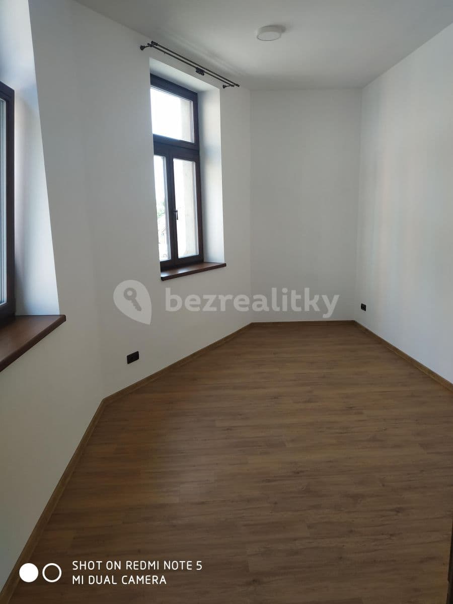 Prenájom bytu 4-izbový 100 m², Nádražní, Sedlčany, Středočeský kraj Prenájom bytu 4-izbový 100 m², Nádražní, Sedlčany, Středočeský kraj