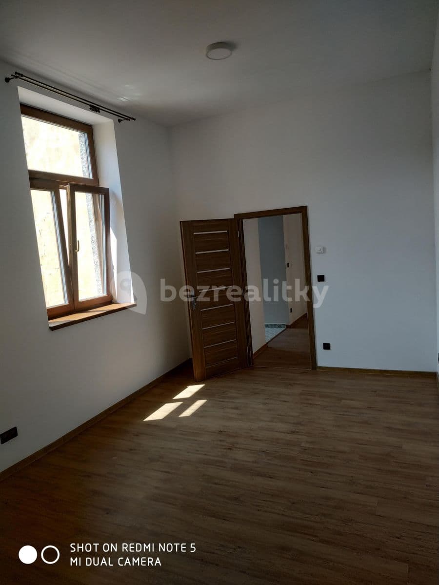 Prenájom bytu 4-izbový 100 m², Nádražní, Sedlčany, Středočeský kraj Prenájom bytu 4-izbový 100 m², Nádražní, Sedlčany, Středočeský kraj