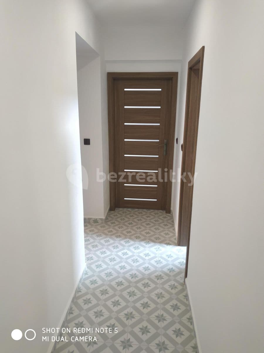 Prenájom bytu 4-izbový 100 m², Nádražní, Sedlčany, Středočeský kraj Prenájom bytu 4-izbový 100 m², Nádražní, Sedlčany, Středočeský kraj