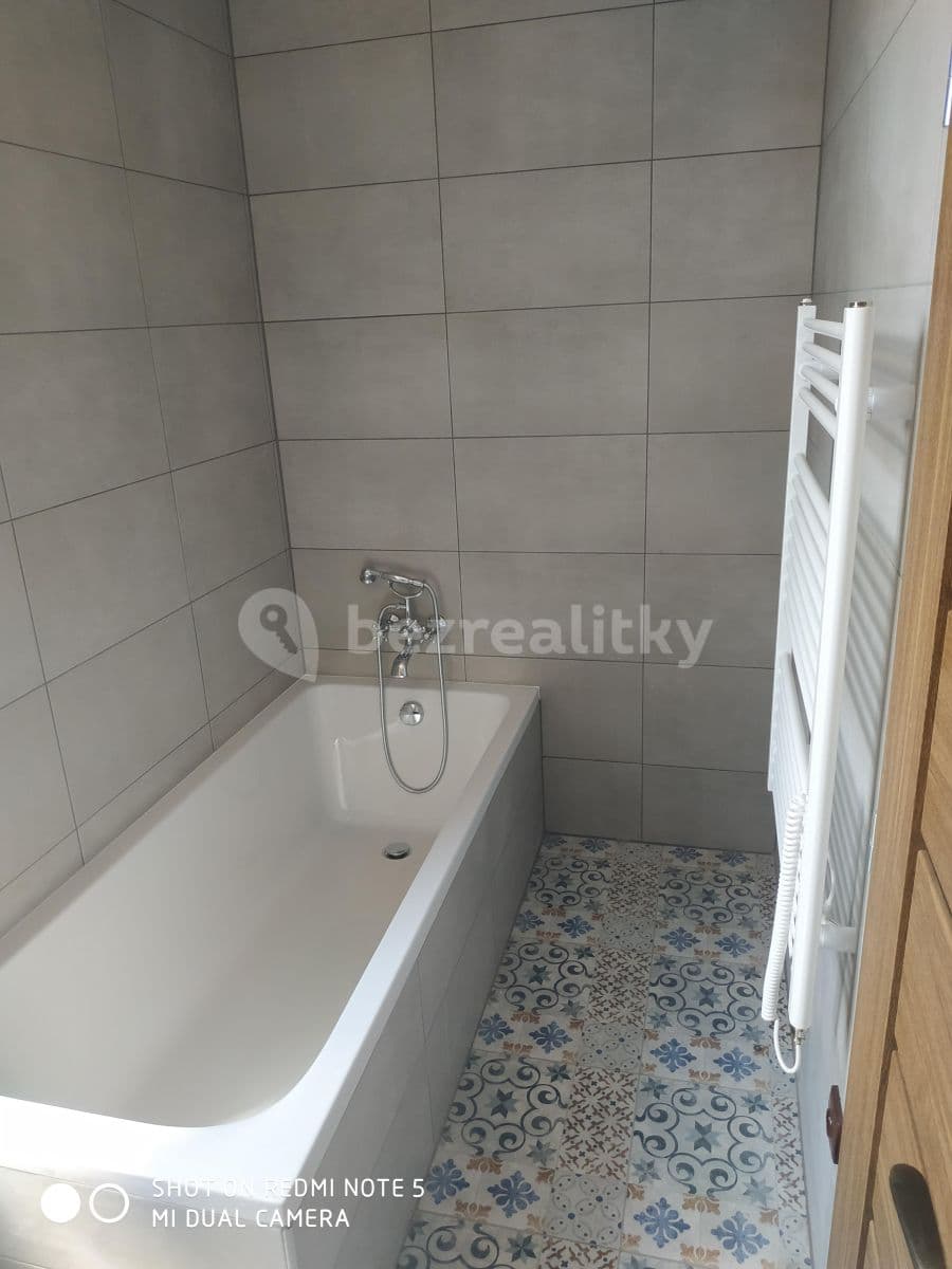 Prenájom bytu 4-izbový 100 m², Nádražní, Sedlčany, Středočeský kraj Prenájom bytu 4-izbový 100 m², Nádražní, Sedlčany, Středočeský kraj