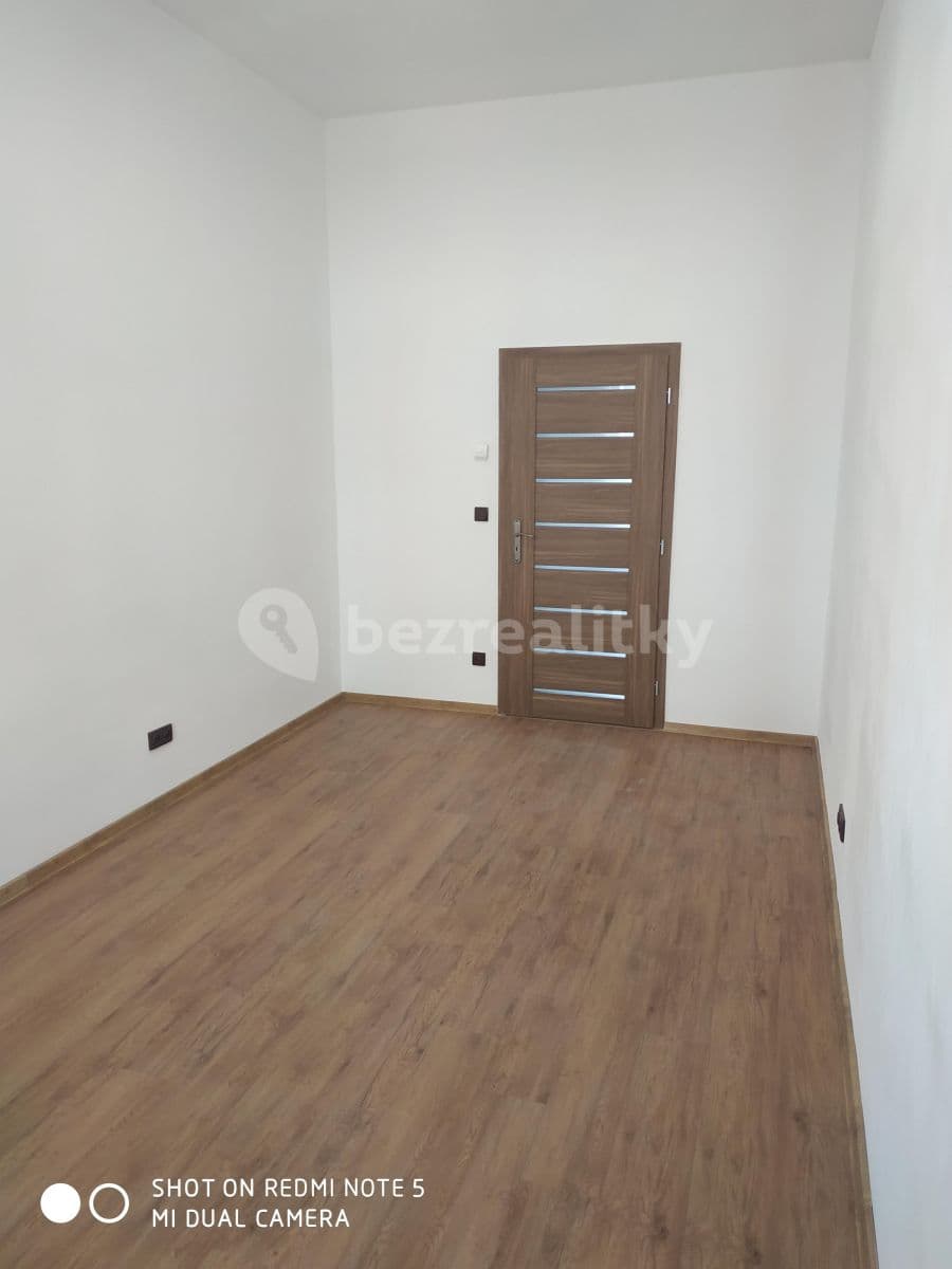 Prenájom bytu 4-izbový 100 m², Nádražní, Sedlčany, Středočeský kraj Prenájom bytu 4-izbový 100 m², Nádražní, Sedlčany, Středočeský kraj