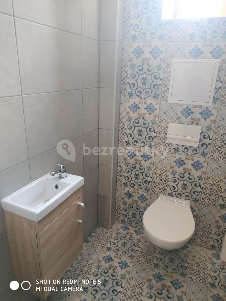 Prenájom bytu 4-izbový 100 m², Nádražní, Sedlčany, Středočeský kraj Prenájom bytu 4-izbový 100 m², Nádražní, Sedlčany, Středočeský kraj