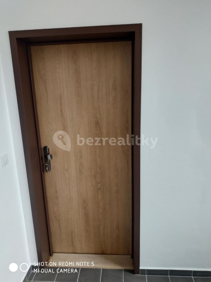 Prenájom bytu 4-izbový 100 m², Nádražní, Sedlčany, Středočeský kraj Prenájom bytu 4-izbový 100 m², Nádražní, Sedlčany, Středočeský kraj