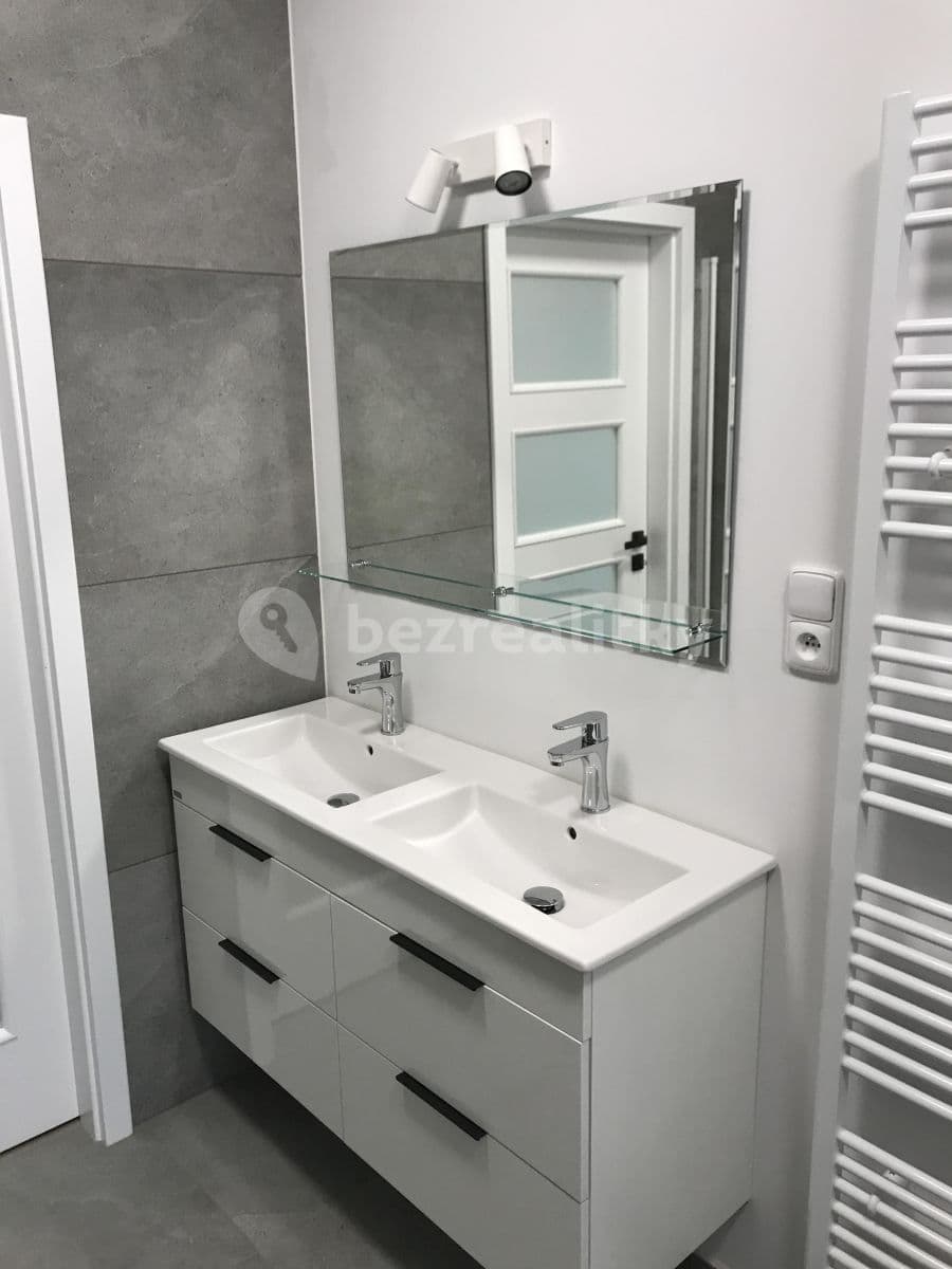 Prenájom domu 958 m², pozemok 958 m², Malá Hraštice, Středočeský kraj Prenájom domu 958 m², pozemok 958 m², Malá Hraštice, Středočeský kraj