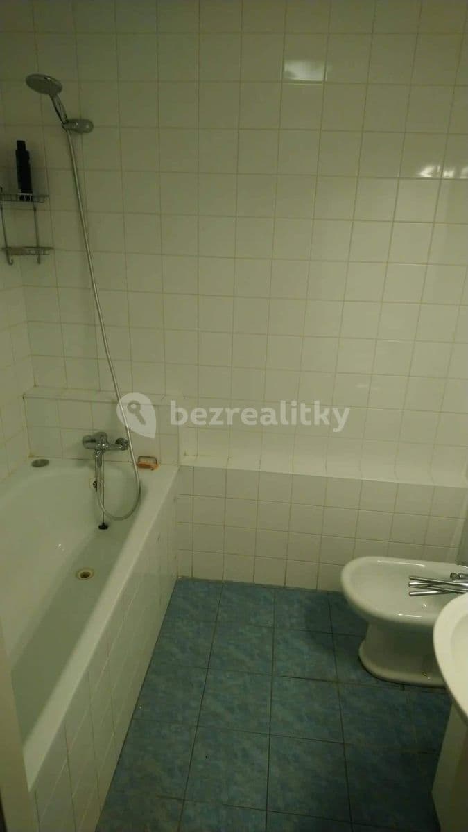 Prenájom bytu 3-izbový 88 m², Tlustého, Praha, Praha Prenájom bytu 3-izbový 88 m², Tlustého, Praha, Praha