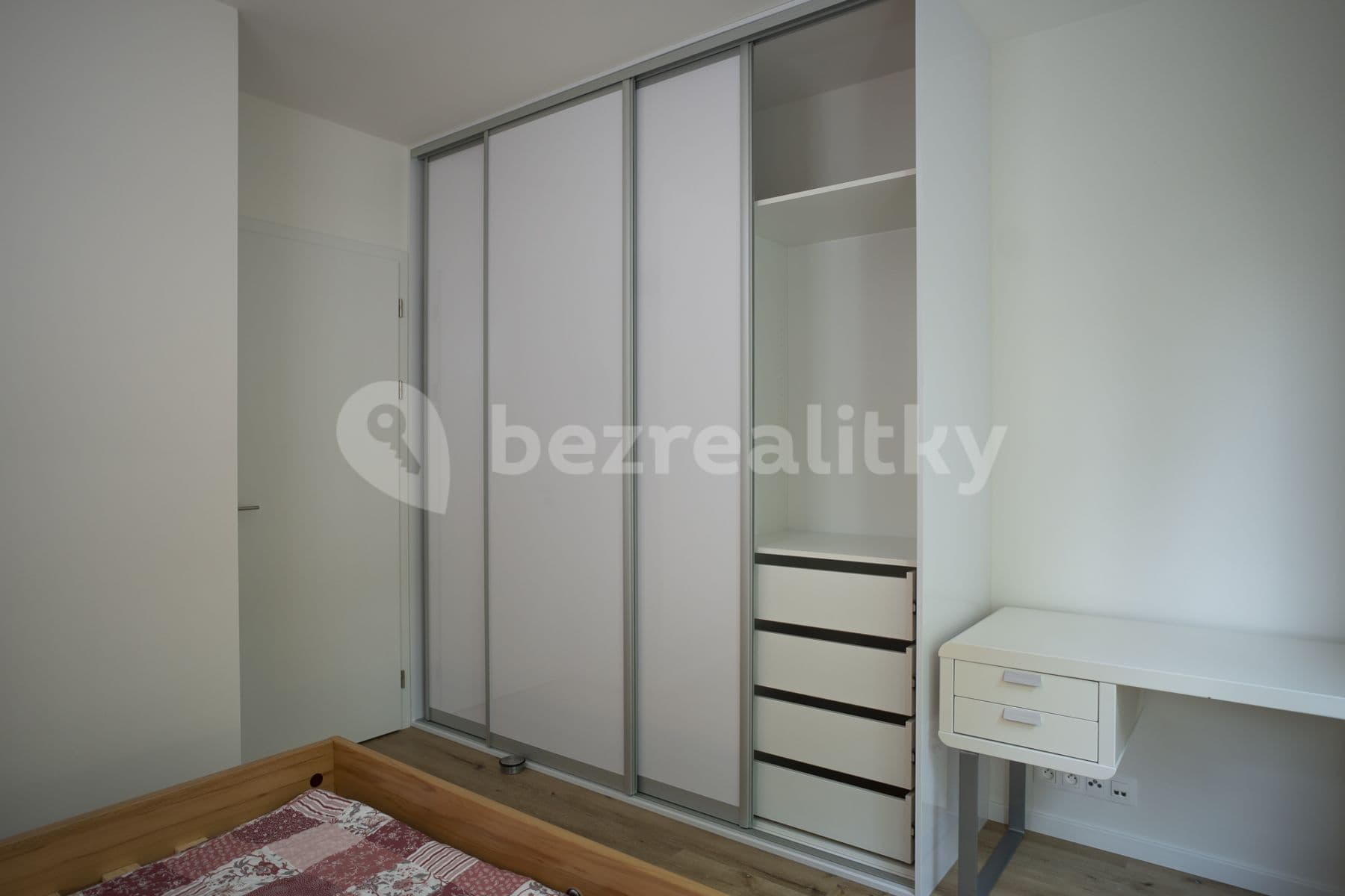 Prenájom bytu 3-izbový 75 m², Červená báň, Praha, Praha Prenájom bytu 3-izbový 75 m², Červená báň, Praha, Praha