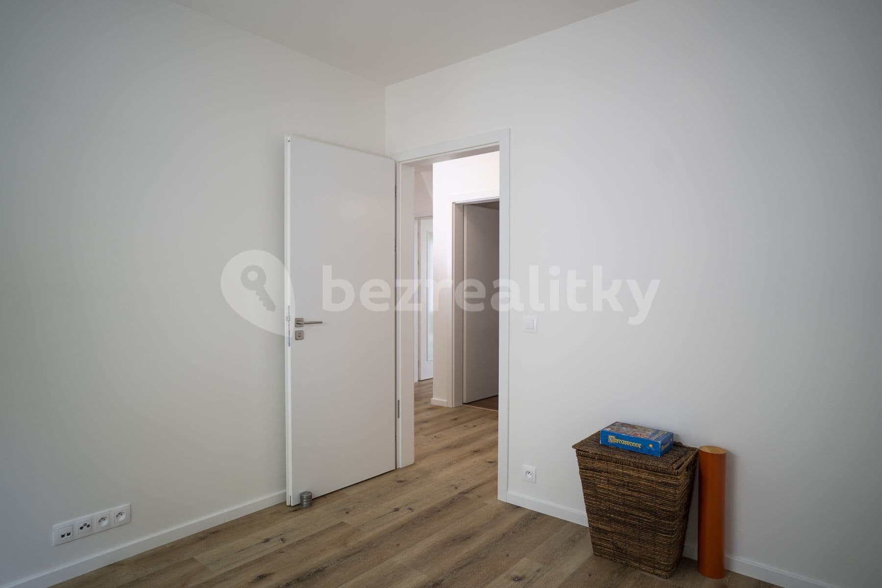 Prenájom bytu 3-izbový 75 m², Červená báň, Praha, Praha Prenájom bytu 3-izbový 75 m², Červená báň, Praha, Praha