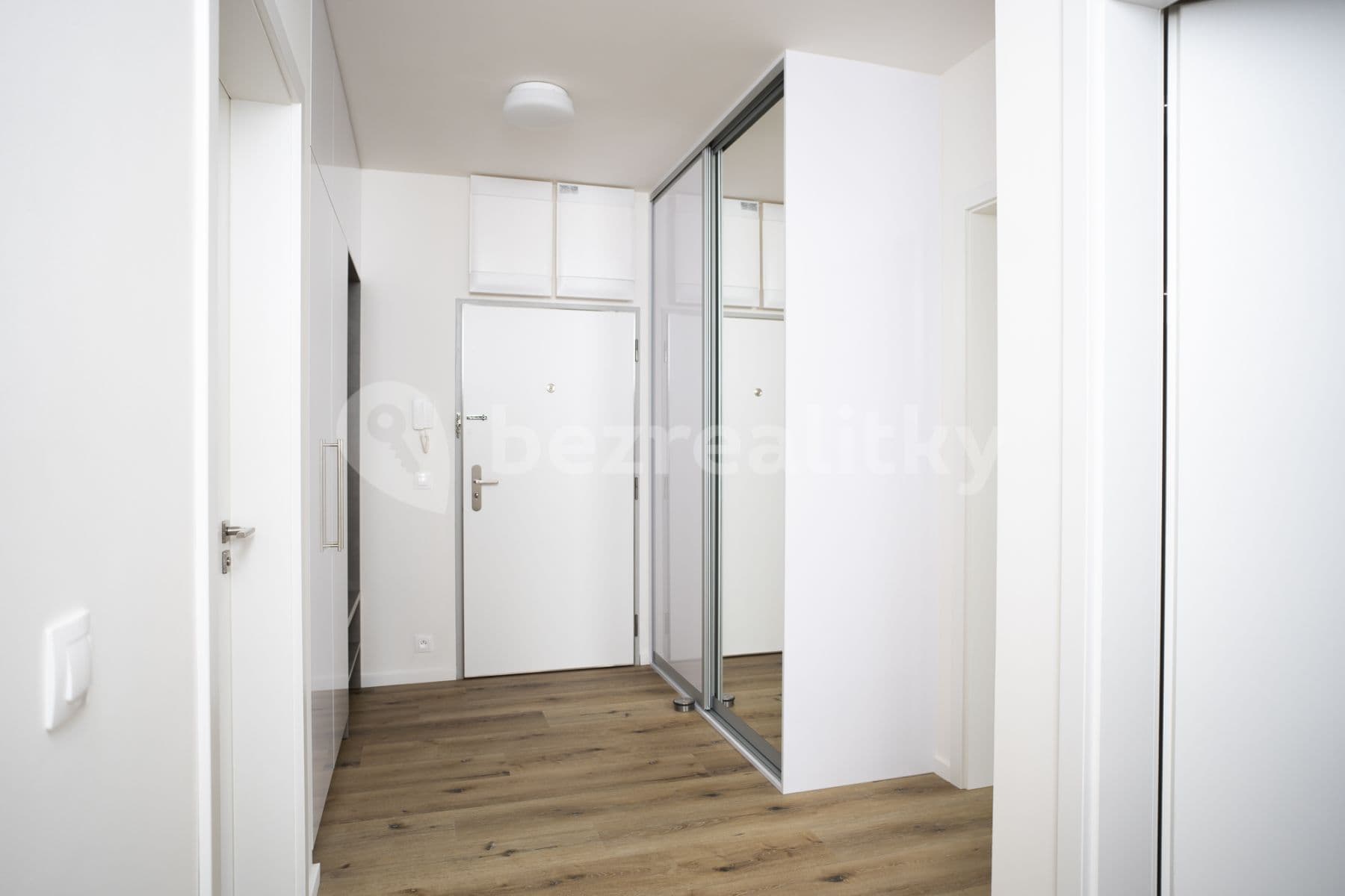 Prenájom bytu 3-izbový 75 m², Červená báň, Praha, Praha Prenájom bytu 3-izbový 75 m², Červená báň, Praha, Praha
