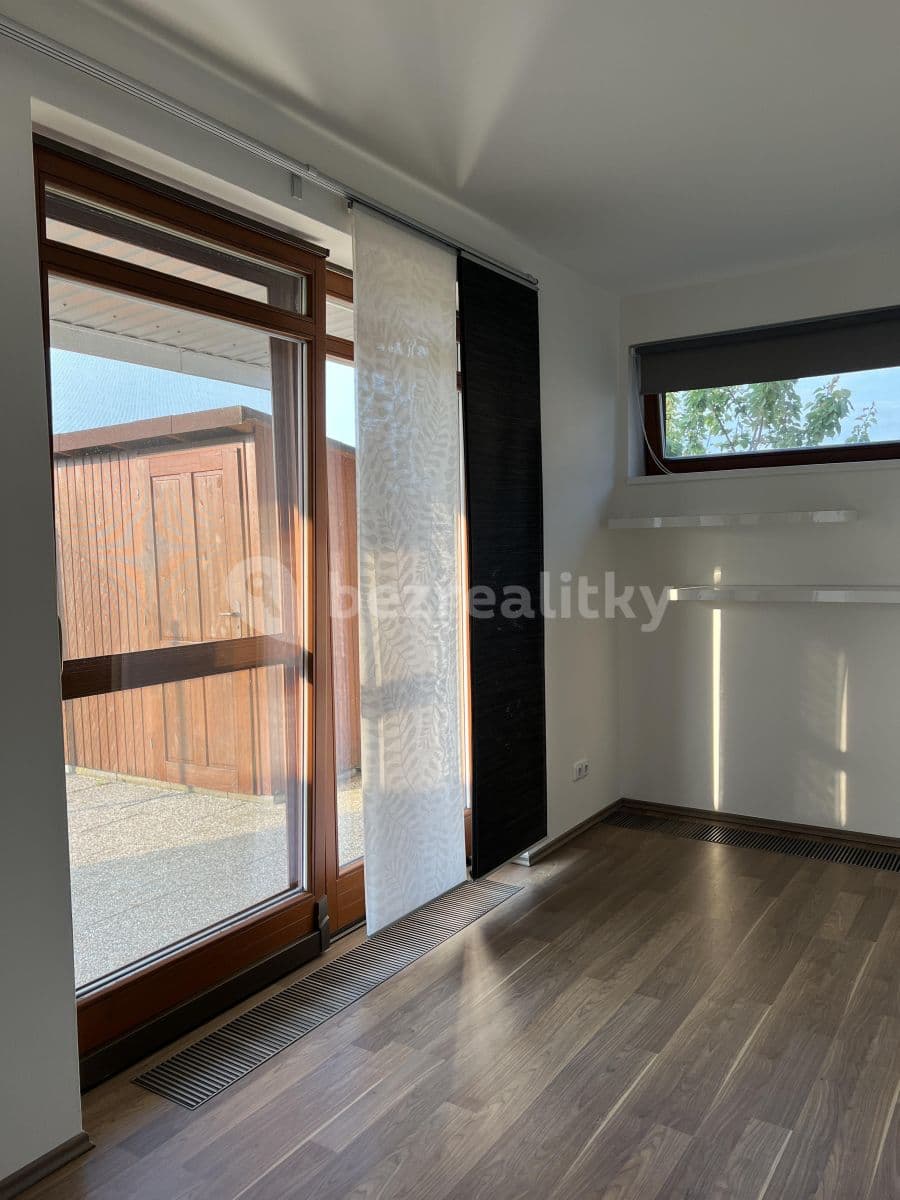 Prenájom bytu 2-izbový 52 m², Polní, Veleň, Středočeský kraj Prenájom bytu 2-izbový 52 m², Polní, Veleň, Středočeský kraj