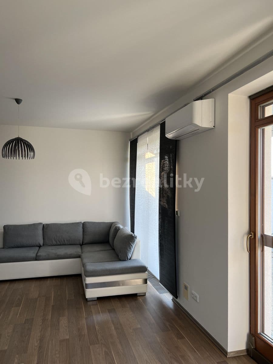 Prenájom bytu 2-izbový 52 m², Polní, Veleň, Středočeský kraj Prenájom bytu 2-izbový 52 m², Polní, Veleň, Středočeský kraj