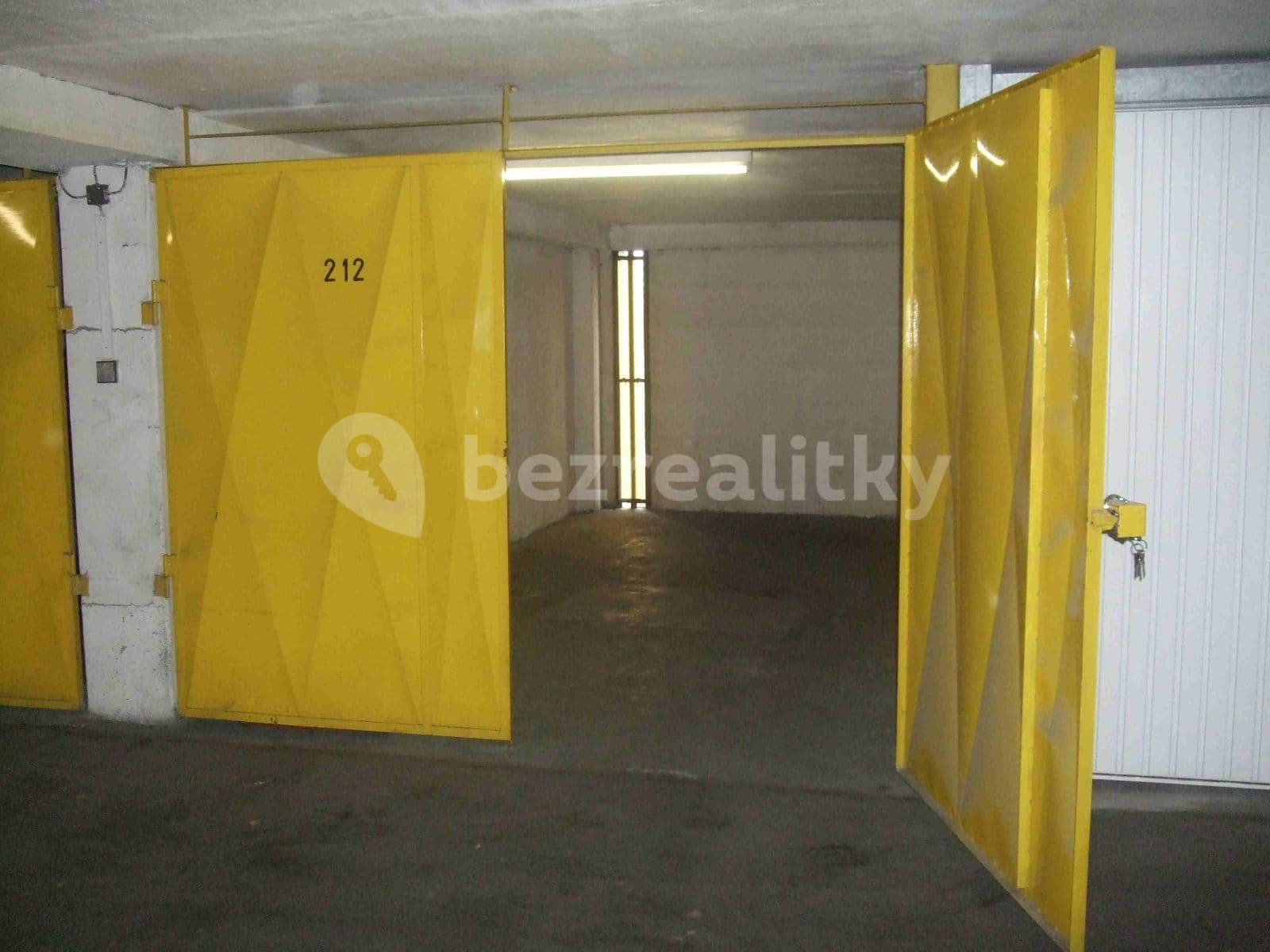 Prenájom garáže 20 m², U Slovanky, Praha, Praha Prenájom garáže 20 m², U Slovanky, Praha, Praha