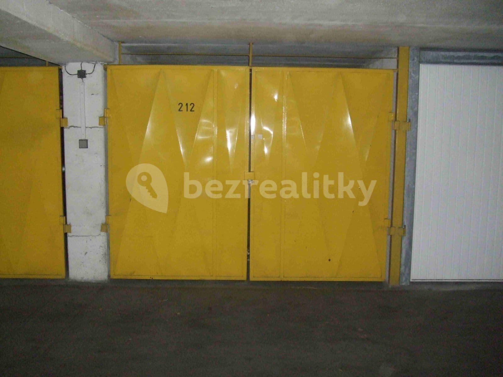 Prenájom garáže 20 m², U Slovanky, Praha, Praha Prenájom garáže 20 m², U Slovanky, Praha, Praha