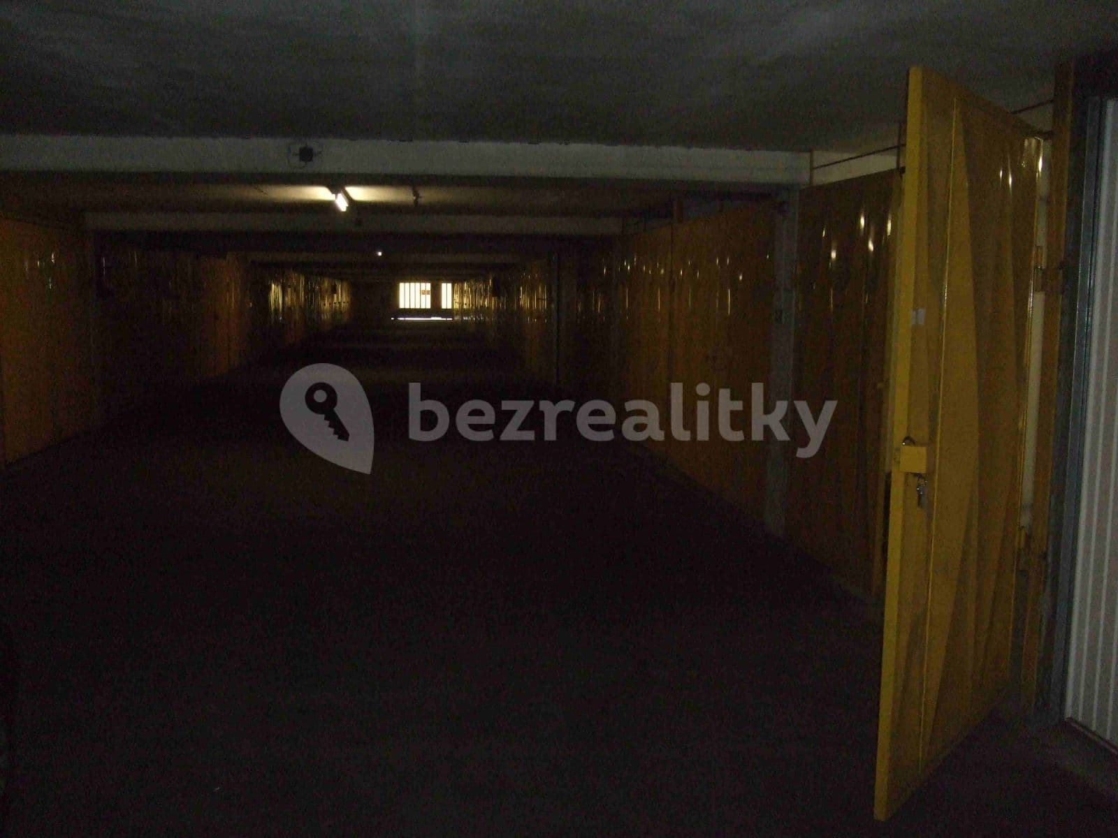 Prenájom garáže 20 m², U Slovanky, Praha, Praha Prenájom garáže 20 m², U Slovanky, Praha, Praha