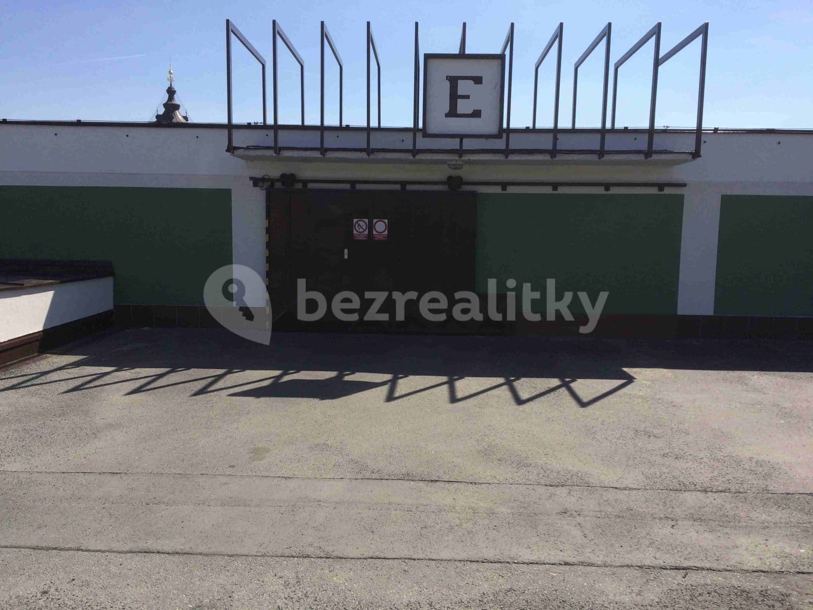 Prenájom garáže 20 m², U Slovanky, Praha, Praha Prenájom garáže 20 m², U Slovanky, Praha, Praha