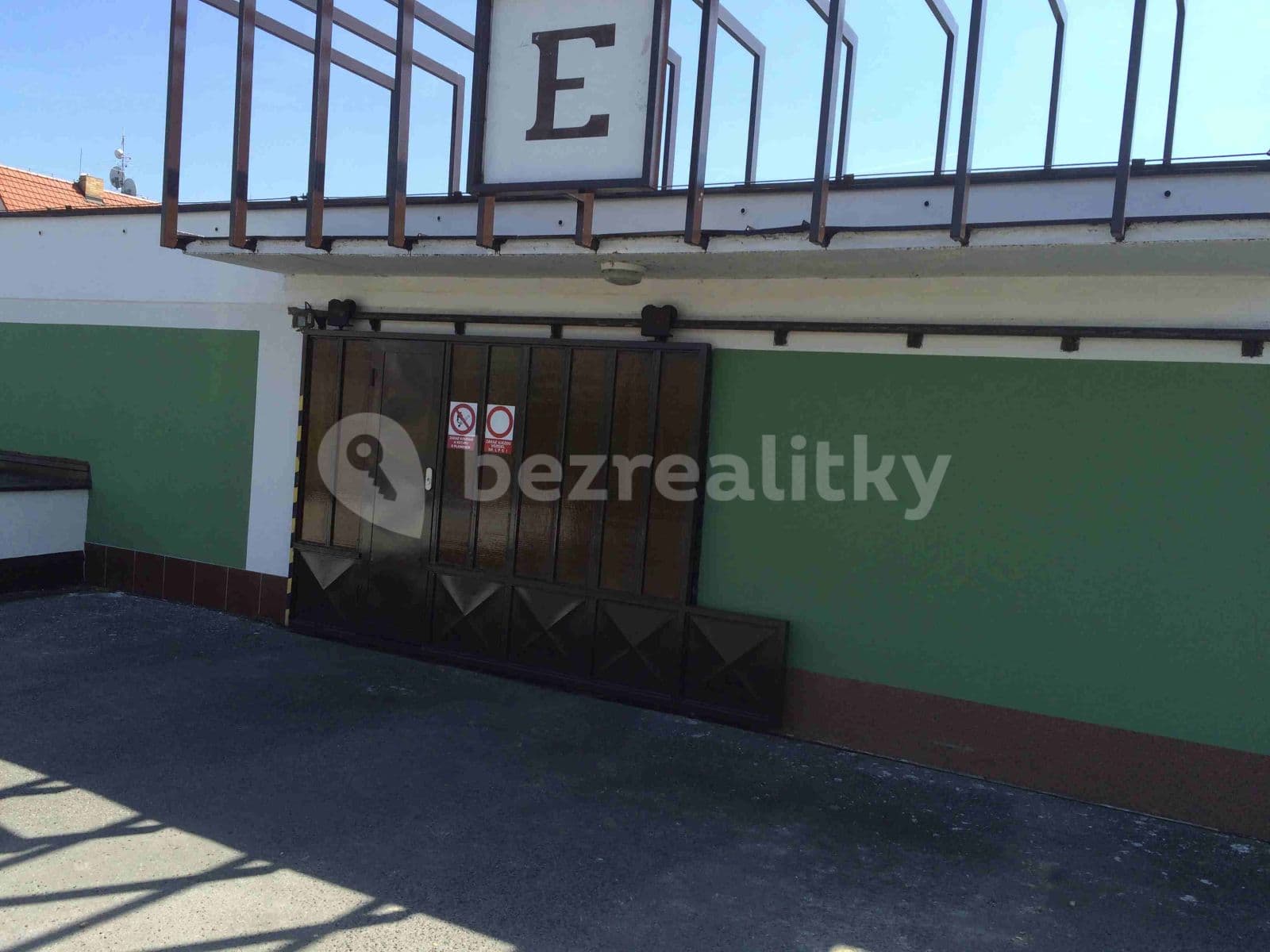 Prenájom garáže 20 m², U Slovanky, Praha, Praha Prenájom garáže 20 m², U Slovanky, Praha, Praha