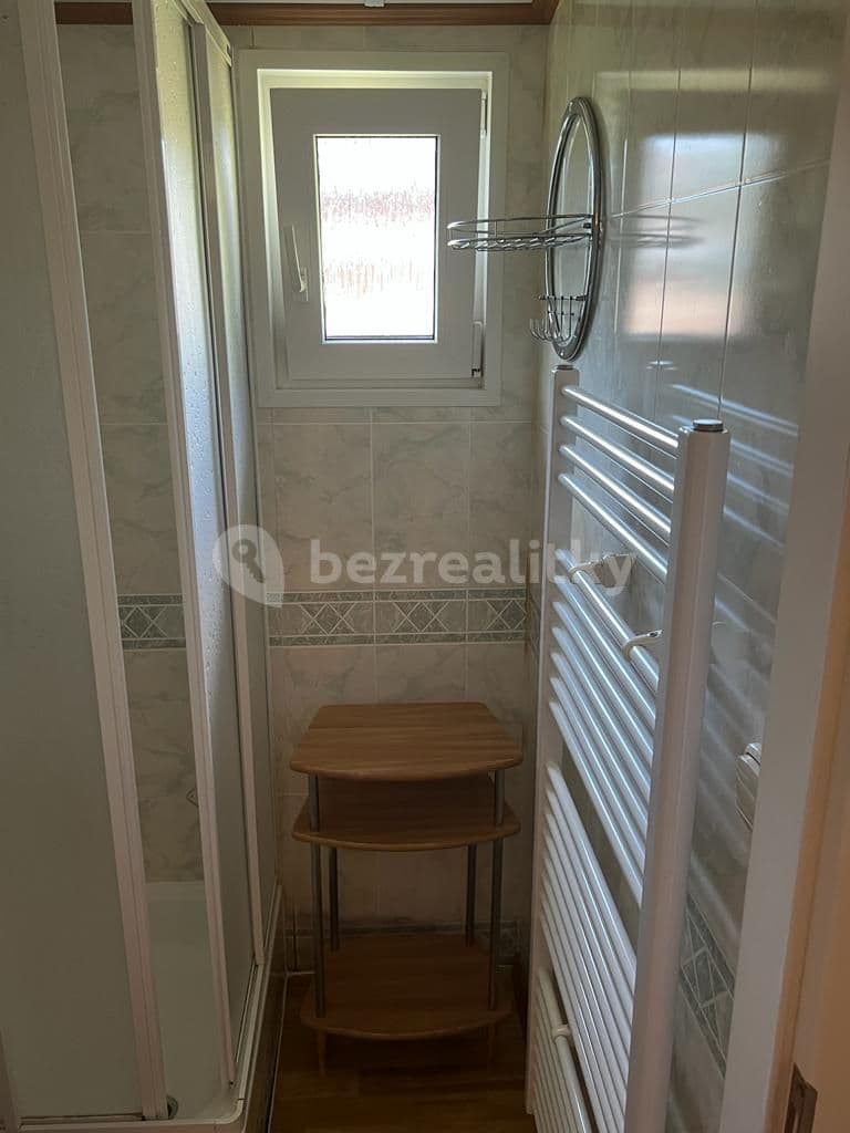 Prenájom domu 40 m², pozemek 1.100 m², Nový Vestec, Středočeský kraj Prenájom domu 40 m², pozemek 1.100 m², Nový Vestec, Středočeský kraj