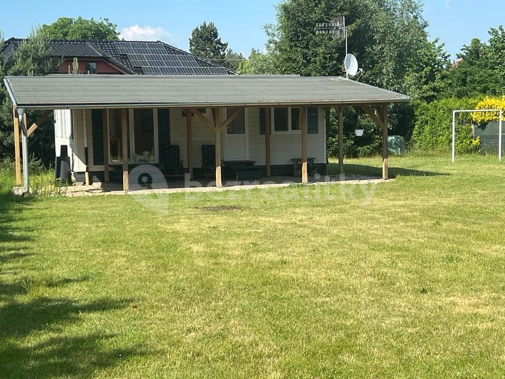 Prenájom domu 40 m², pozemek 1.100 m², Nový Vestec, Středočeský kraj Prenájom domu 40 m², pozemek 1.100 m², Nový Vestec, Středočeský kraj