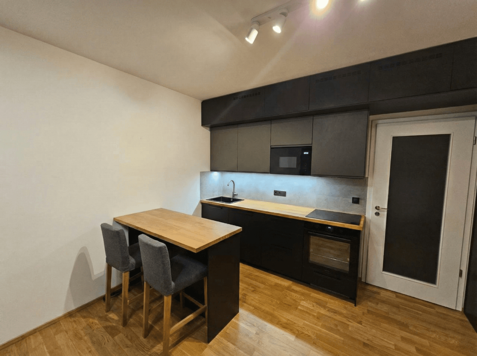 Prenájom bytu 1-izbový 32 m², Mezi Vodami, Praha, Praha Prenájom bytu 1-izbový 32 m², Mezi Vodami, Praha, Praha