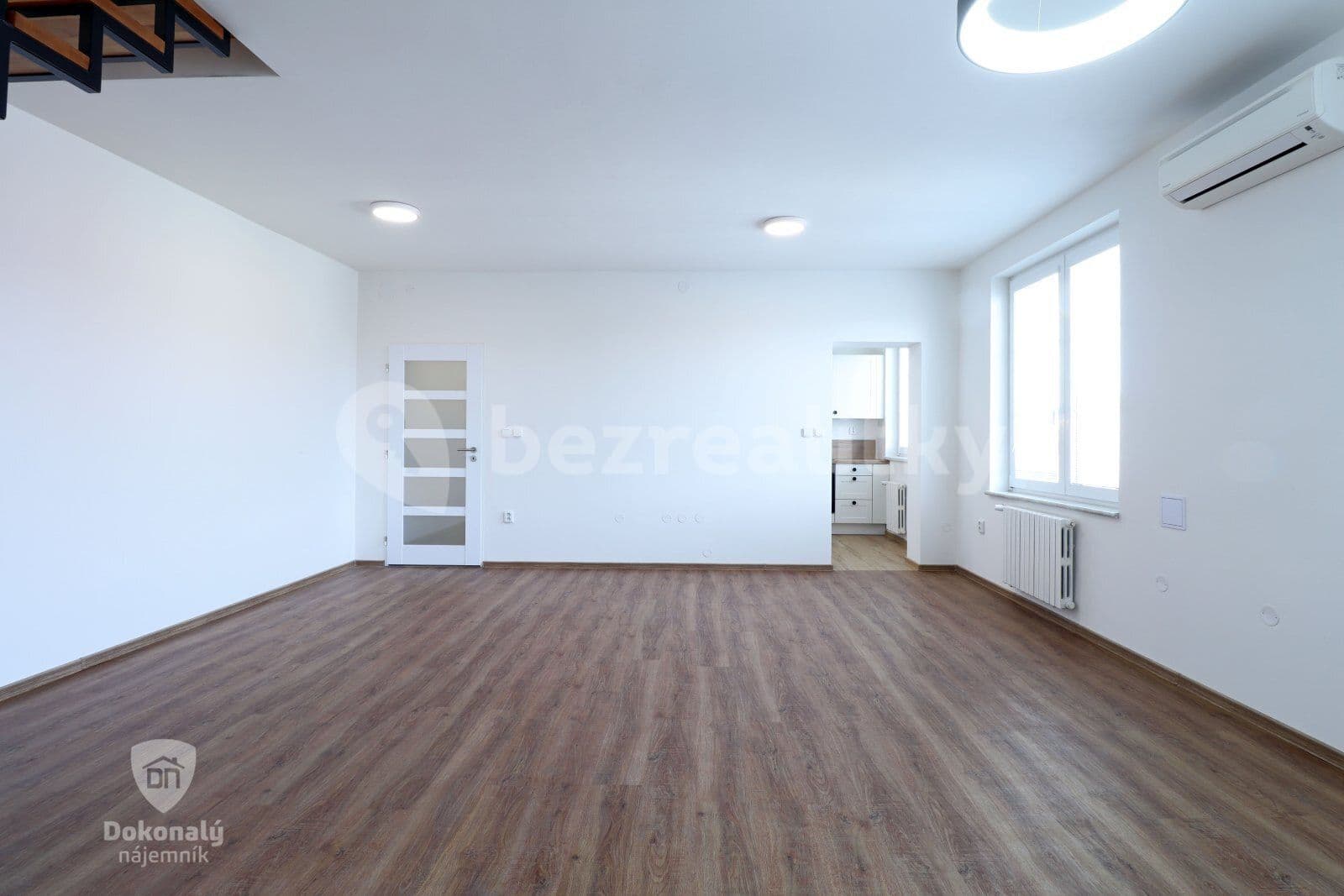 Prenájom bytu 4-izbový 120 m², Bořanovická, Praha, Praha