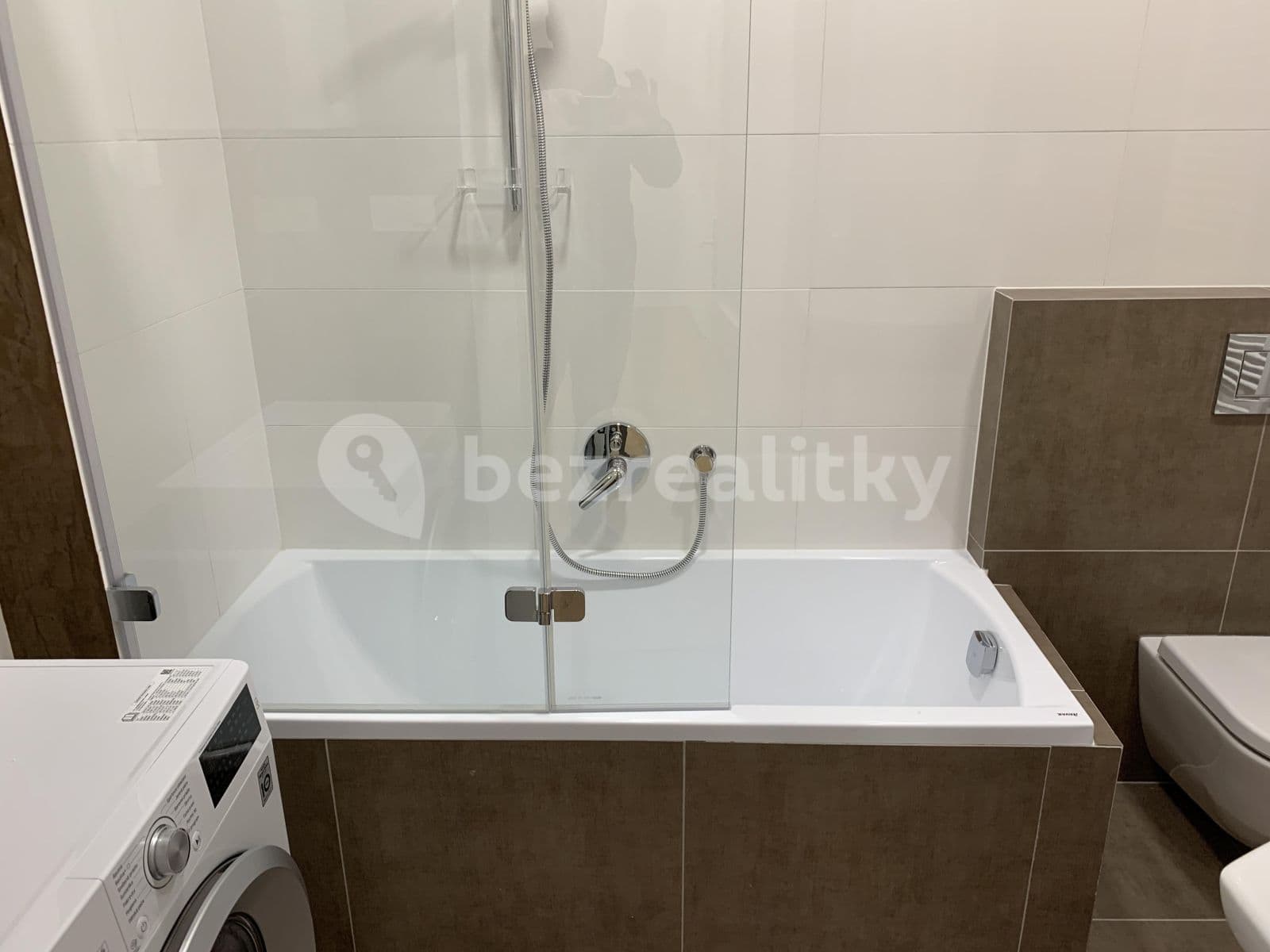 Prenájom bytu 2-izbový 70 m², Korunní, Praha, Praha Prenájom bytu 2-izbový 70 m², Korunní, Praha, Praha